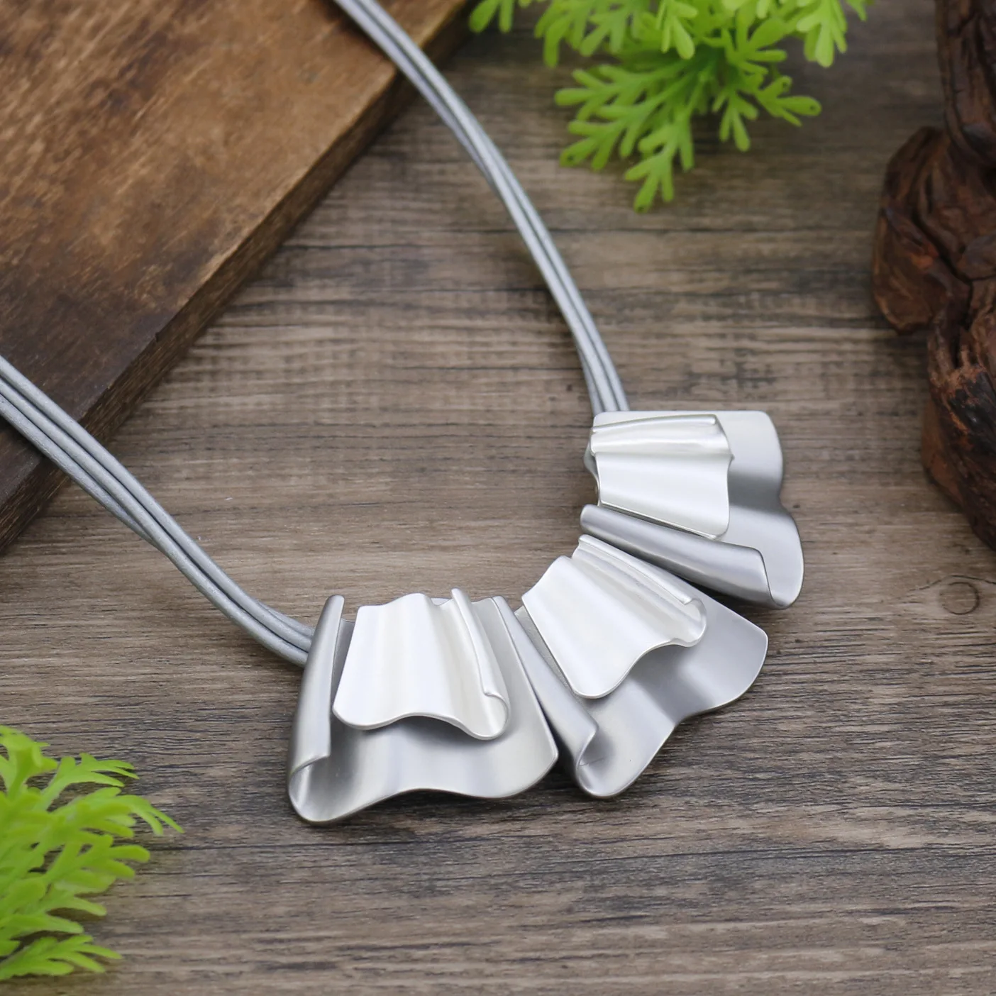 DIY accessories matte geometric wavy wax thread necklace women's exaggerated personality irregular square versatile neck chain