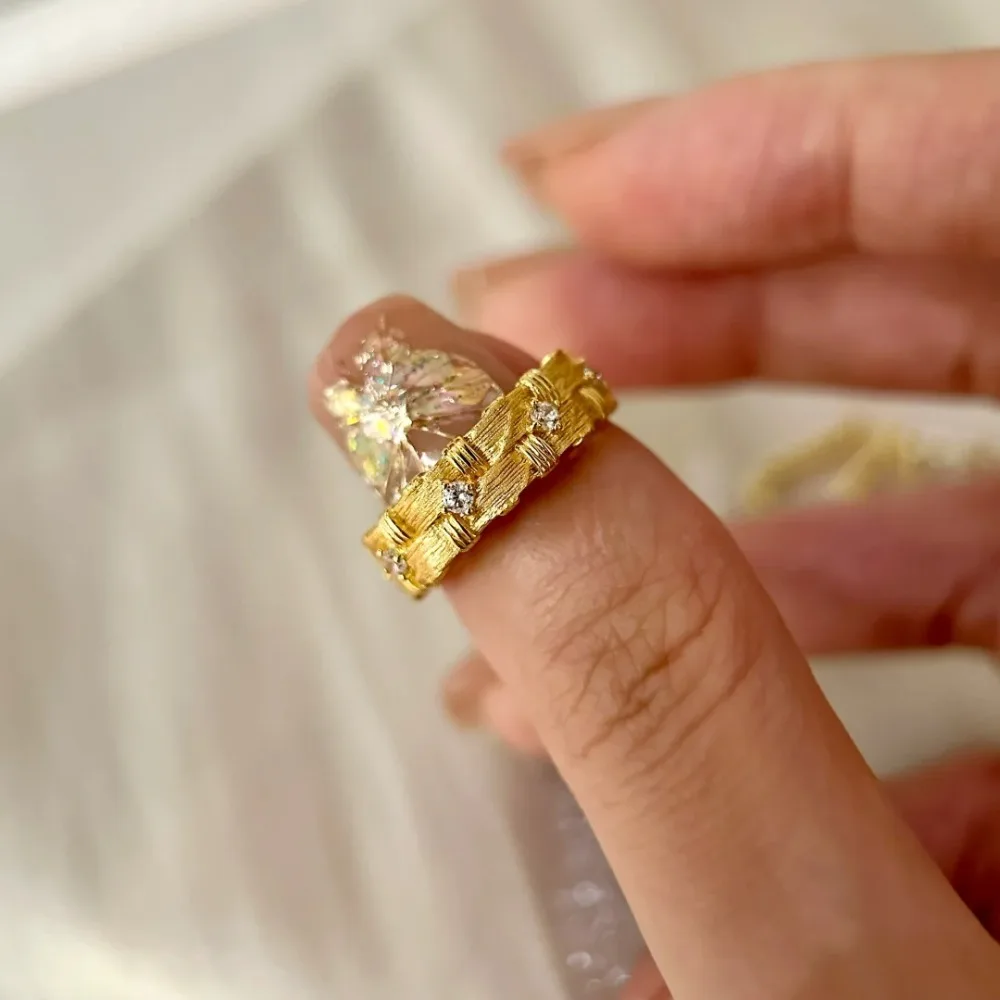

Vintage French Brushed Woven Ring for Women, Small Design, Exquisite and Fashionable, High-end, Sparkling Diamond