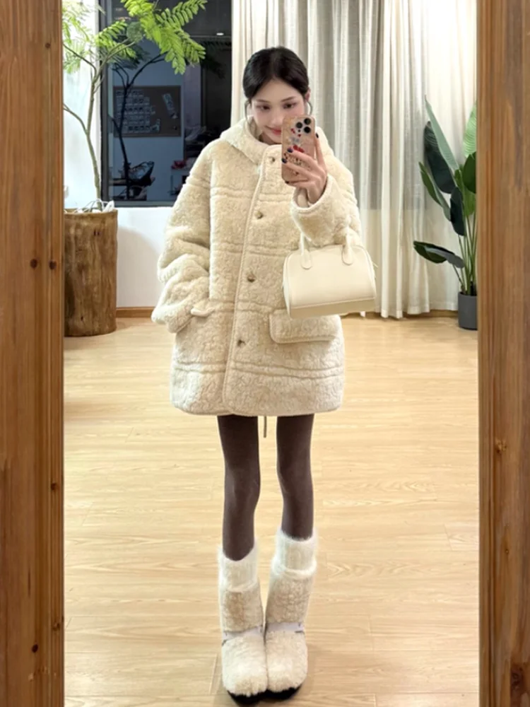 معطف نسائي شتوي جديد من فراء الخروف الأبيض من Thiened معطف دافئ من الجلد والفرو الكوري Sle للتنقل من البوليستر...