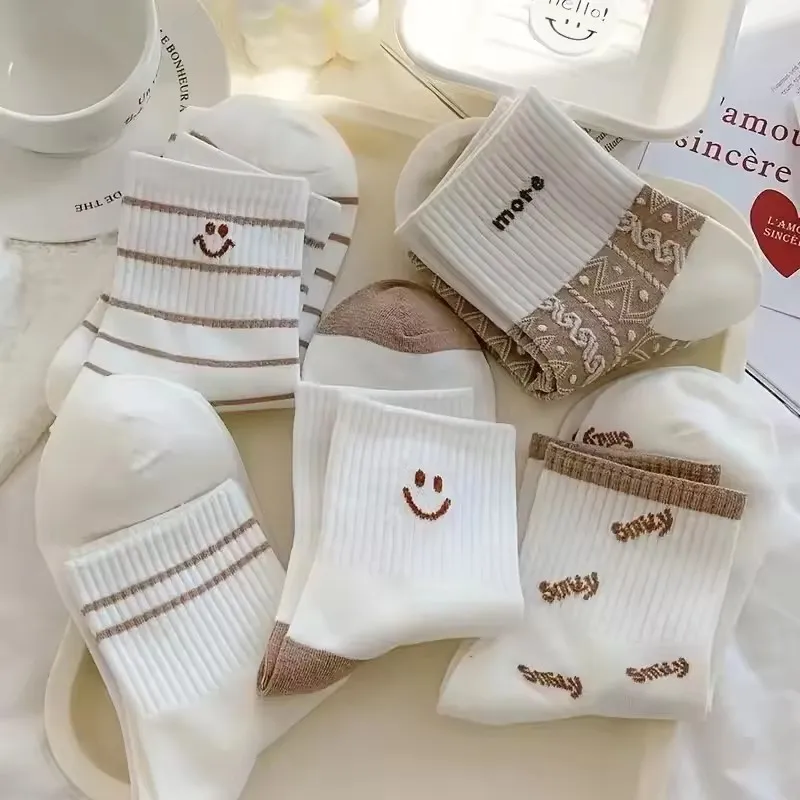 5 ペアの女性のミッドカーフスマイルチューブプリントスポーツソックス快適なソフトラウンドネックストッキングかわいいデザイン