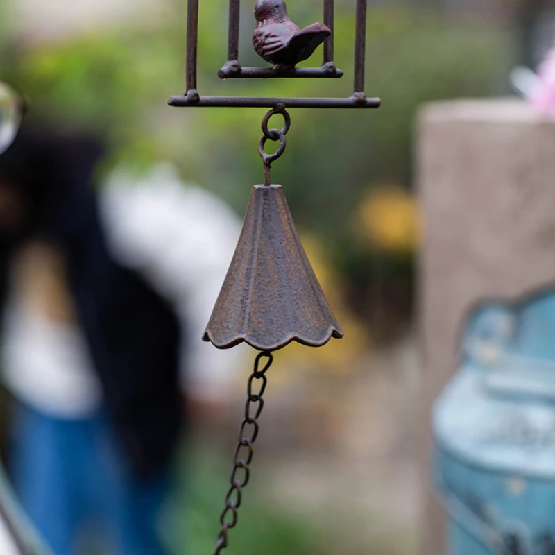 

Iron bell pendant, wind bell pendant, ancient style hand cranked doorbell pendant, retro villa garden decoration