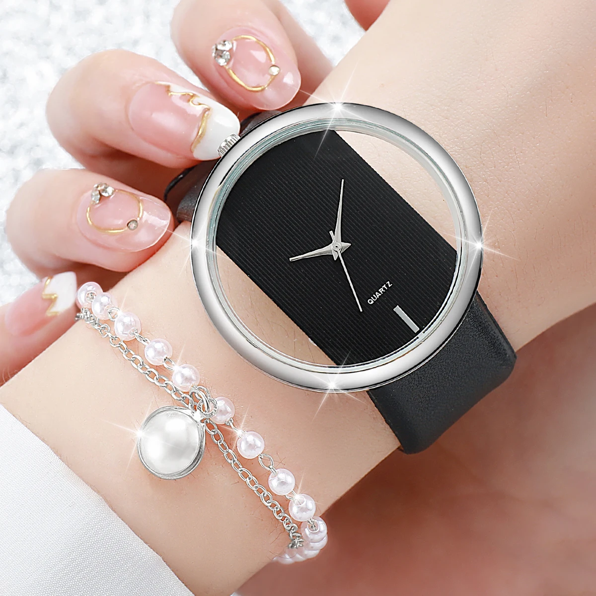 4PCS/Set Fashion Hollow Dial Women Watches Pearls Jewelry Set Simple Ladies Leather Band Quartz Watch（Without Box）