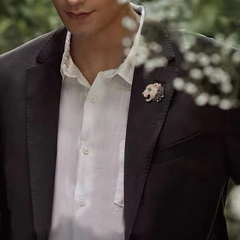 Luxury Leopard Head Brooch, 3D Sparkling Animal Lapel Pin for Men Women, Elegant Suit Coat Collar Badge Jewelry Gift for Her Him
