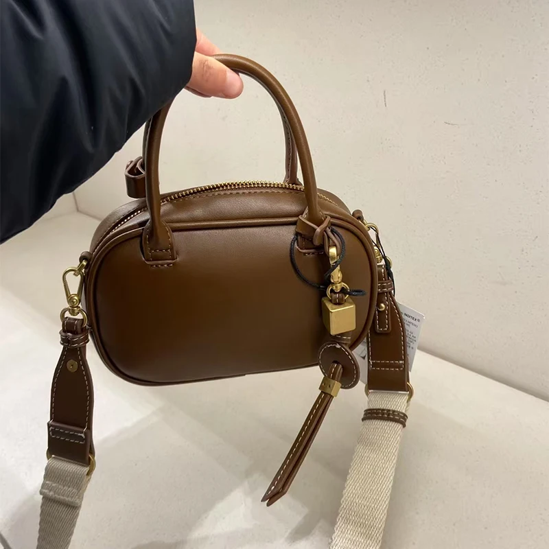 

Брендовая ручная сумка для боулинга, женская роскошная сумка на плечо с широким ремешком, сумка через плечо, дизайнерский кошелек, сумки с металлическим квадратным декором