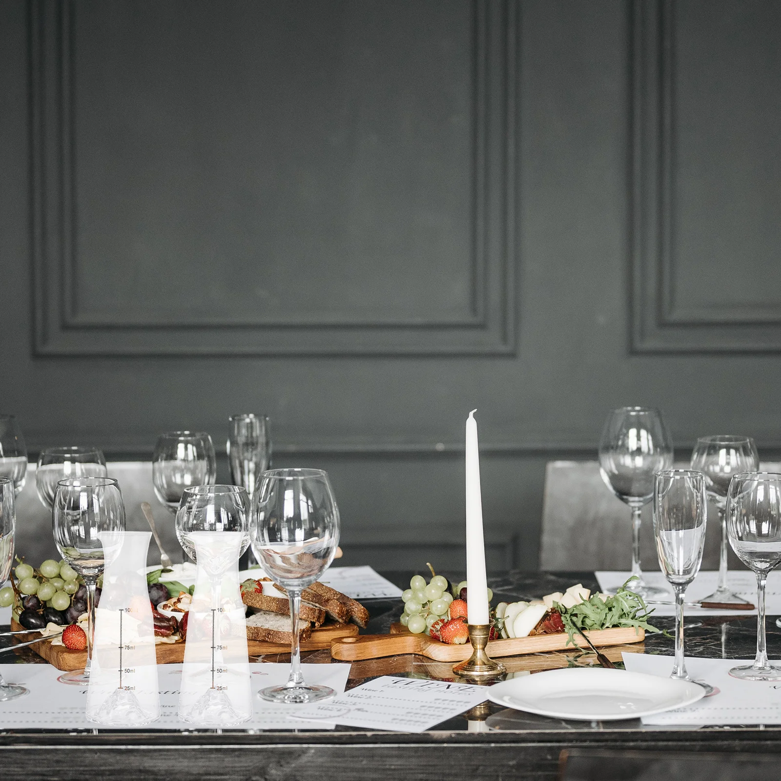 

Unique Lead-Free Glass Wine Decanter Elegant Shape Enhance Red Wine Taste Suitable for Family Bars Glass Decanter