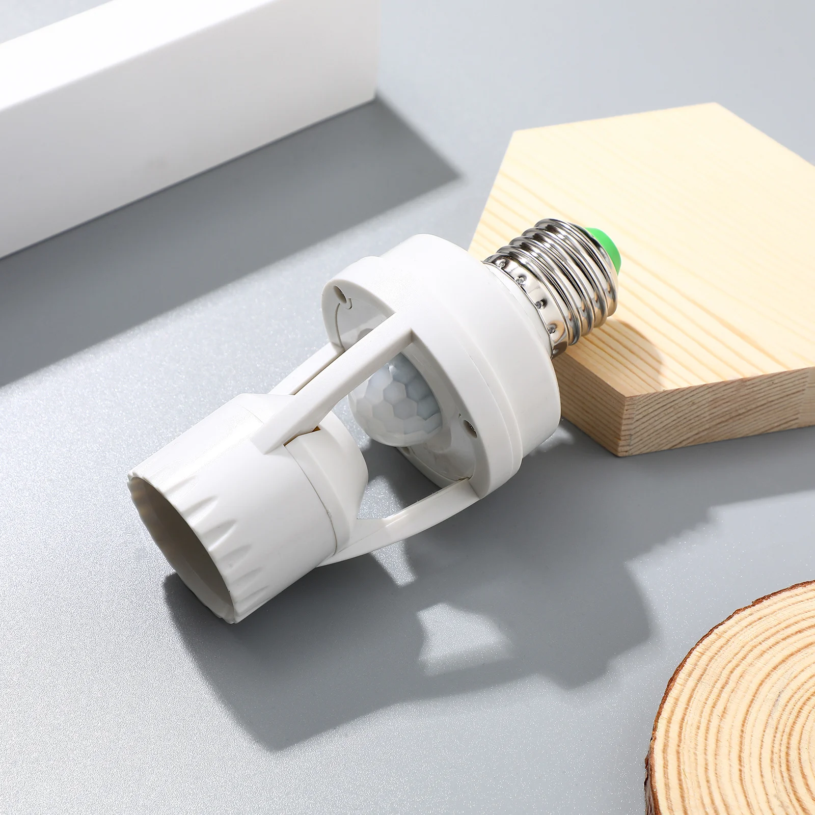 

LED Lamp Bulb Holder E27 Infrared Sensor Lamp Holder Automatic Light Socket 360 Degree Detection Light Base