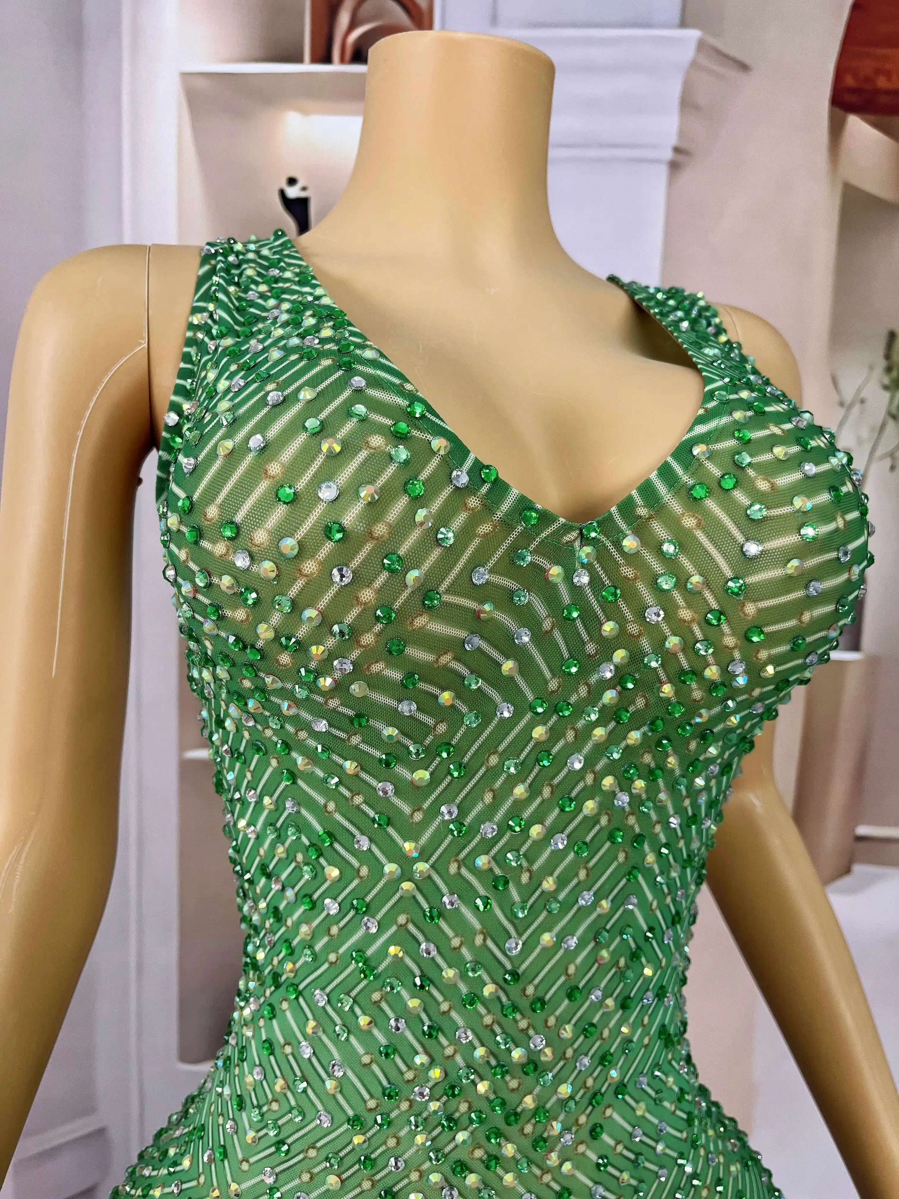 Groene glanzende strass V-hals mouwloze mesh rok dames verjaardagsfeestje prestatie viering outfit stretch kostuum Heshibi