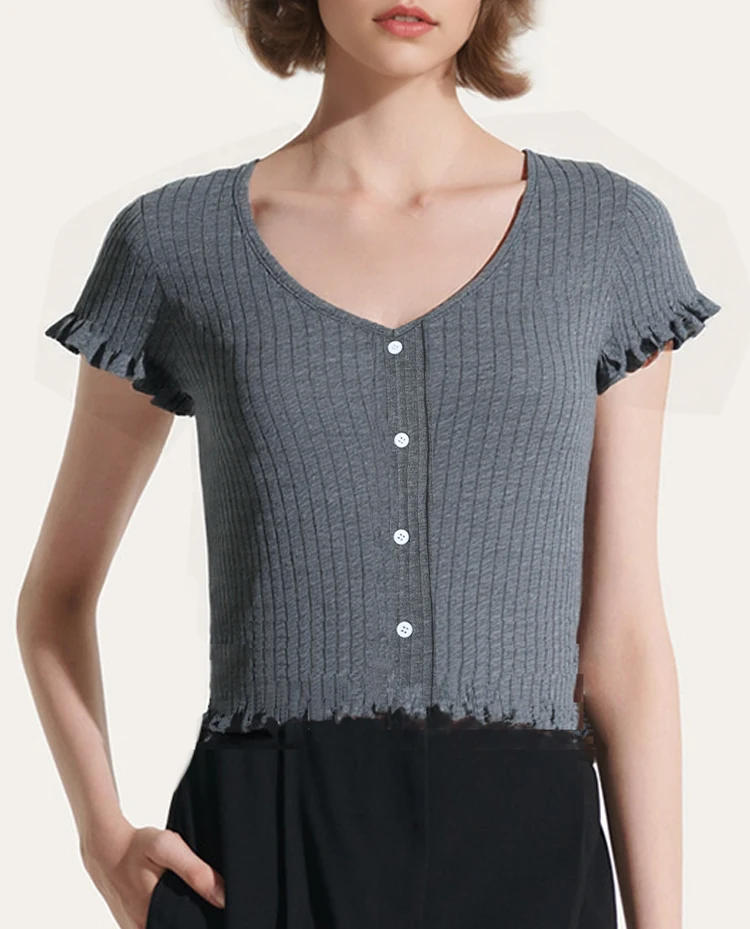 

Women's stylish lightweight knit sweater, perfect for spring and autumn, and a trendy T-shirt