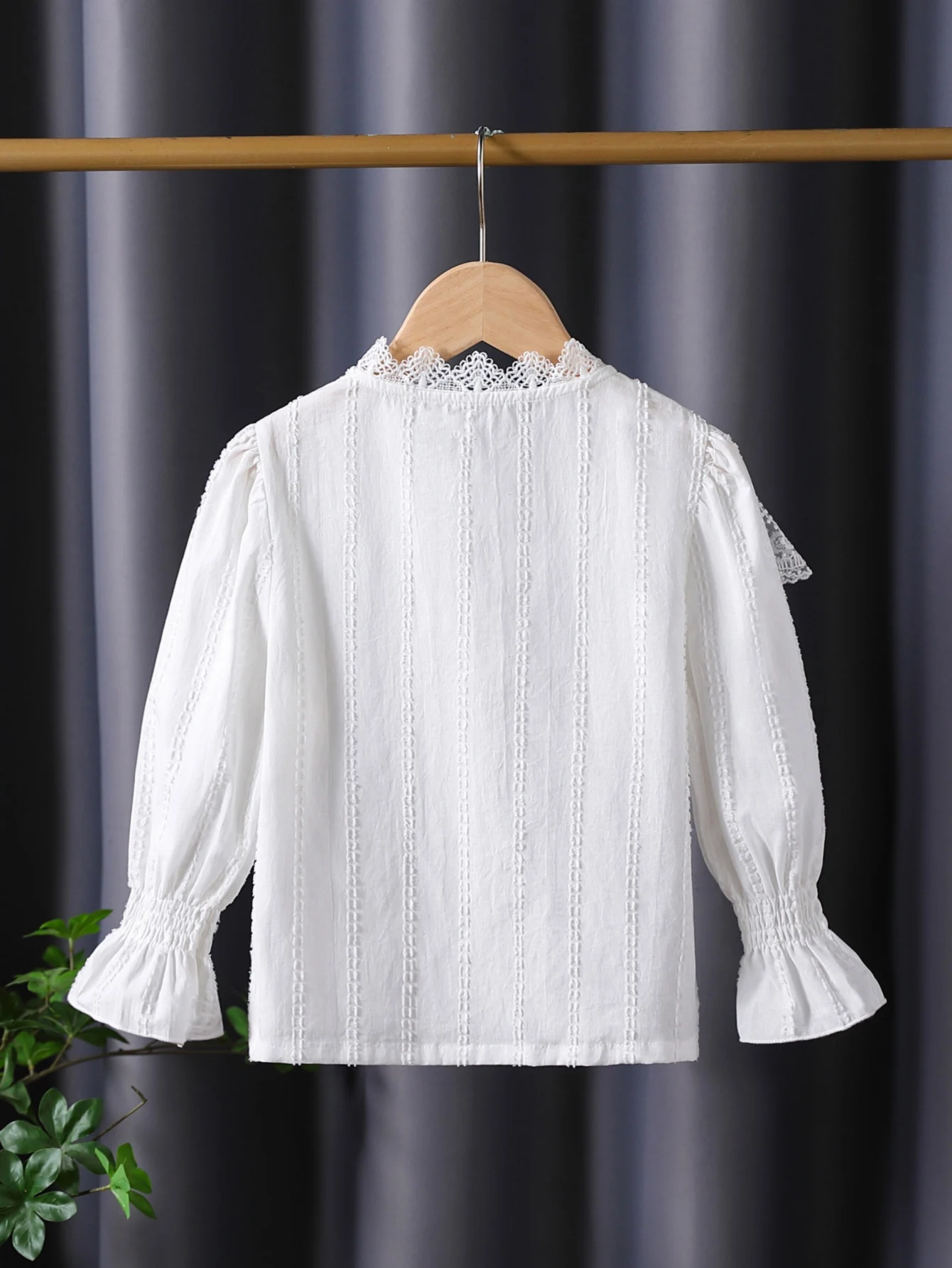 Girls' Spring and Autumn Shirt, Elegant and Fashionable Lace Trim, Small Stand Collar, Long-Sleeved Cardigan, Casual and Versatile, Preppy Style