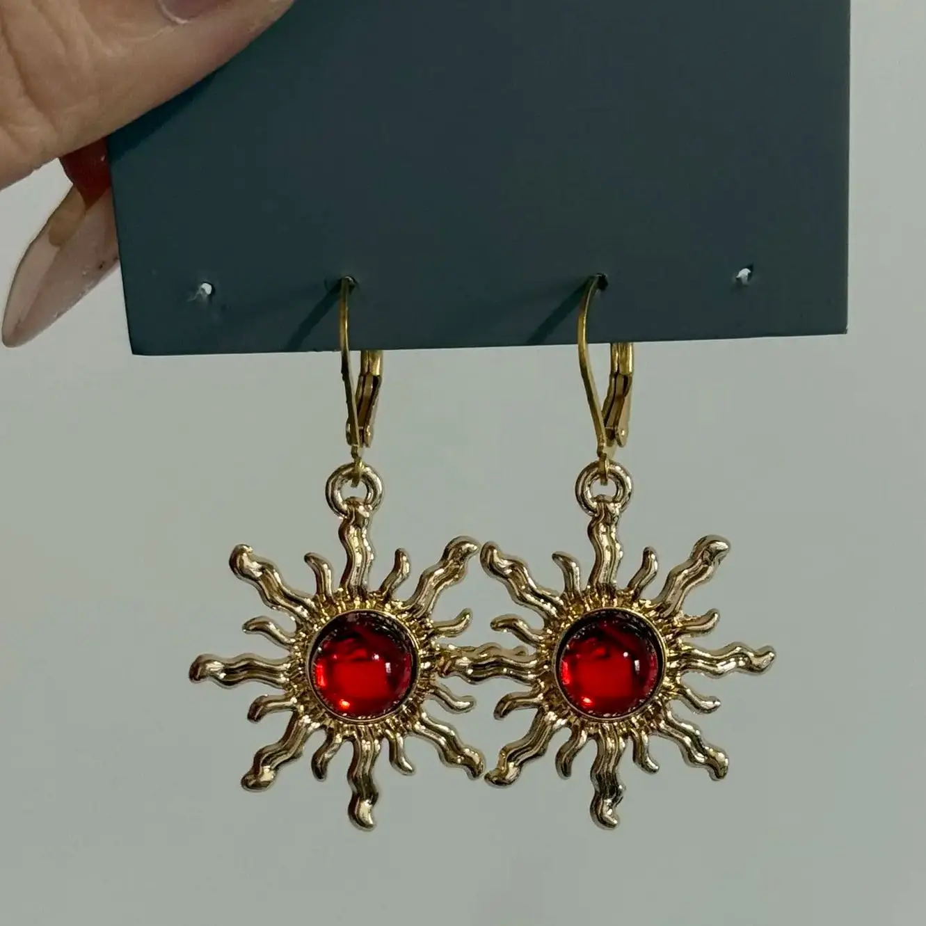 Vintage Personality Elegant Sun Flower hoop Earrings for Women New Trend Girl Classic Party Wedding Pendant Charm Jewelry Gift