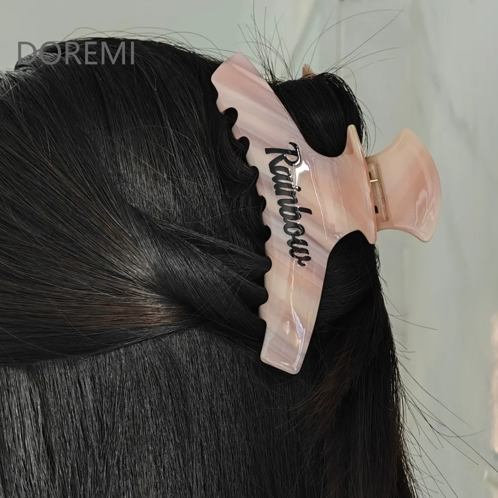 

Lateefah предлагает свадебные парики с заколками для волос с первоначальным именем, а также персонализируемые элегантные заколки для волос подружки невесты и настраиваемые.