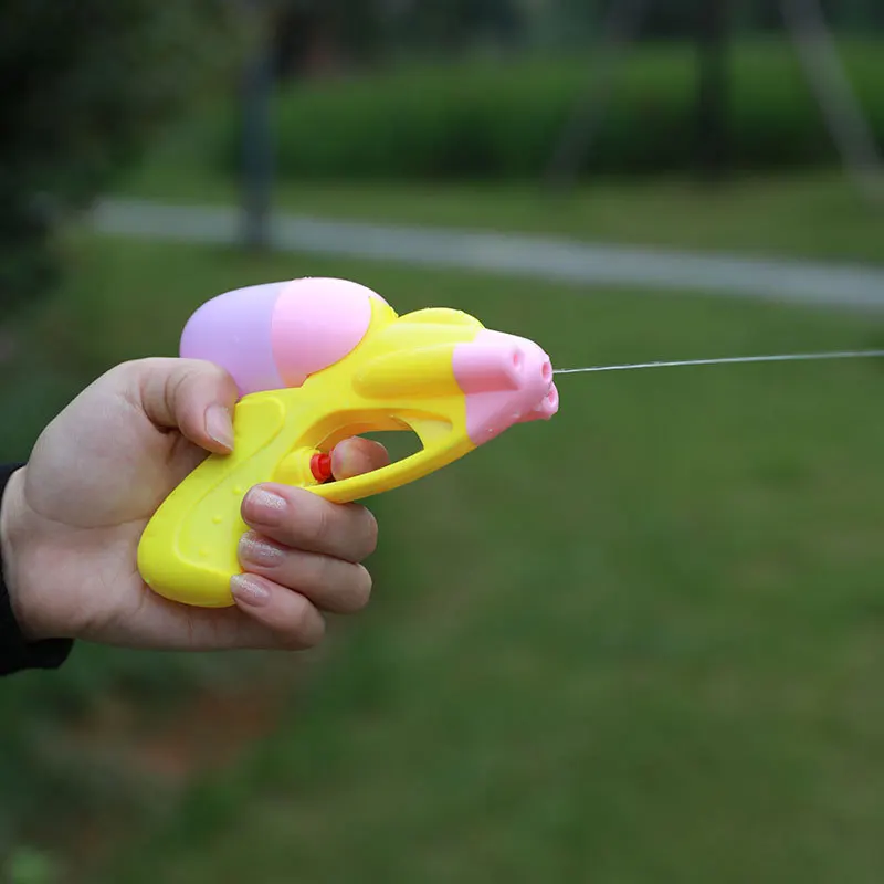 ปืนฉีดน้ําขนาดเล็กฤดูร้อนกลางแจ้งสเปรย์น้ําปืนดึงช่วงแรงดันสูงชายหาดสระว่ายน้ําน้ําสนุกเล่นของเล่นขนาดเล็กเด็ก 13 ซม