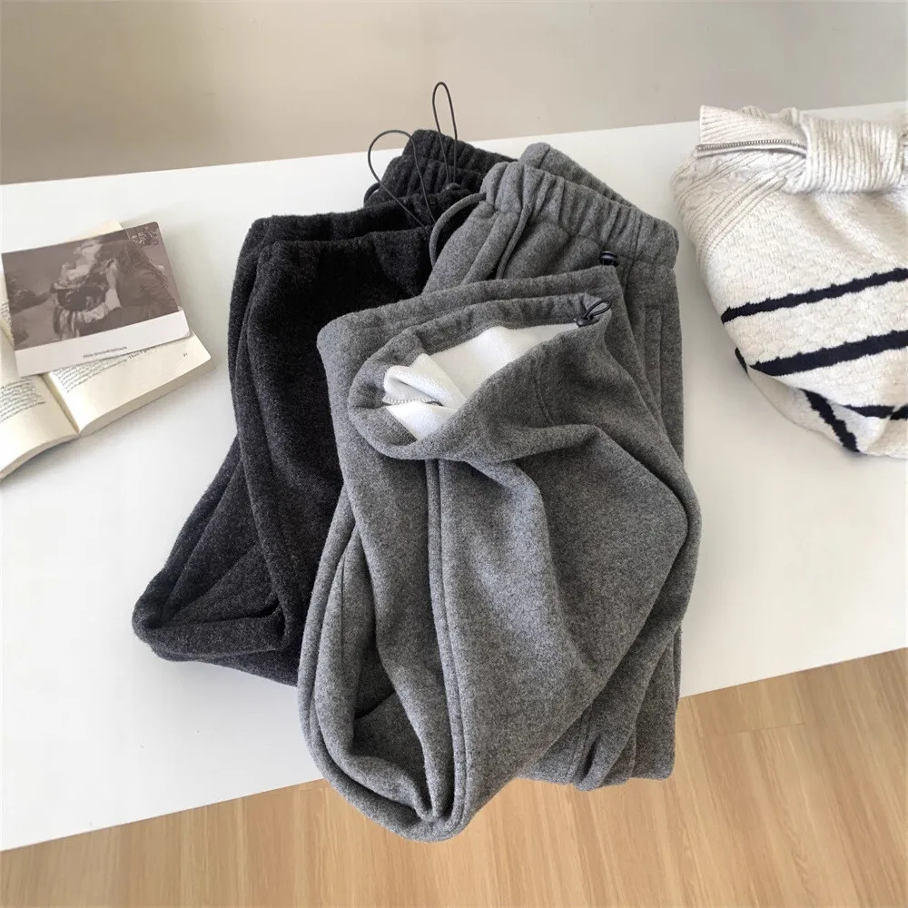 Calça de perna reta de veludo cinza escuro para mulheres forrado de lã quente jogger calças casuais em dois sentidos inverno