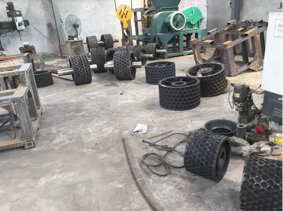 Industrial Roller Briquette Press Machine Coal Charcoal Mineral Powder Ball Briquetting Making Machine For Fuel Production
