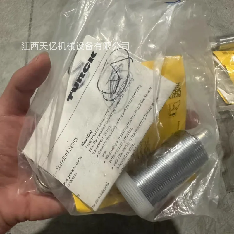 

2025 TURCK RU130U-M30E ultrasonic sensor 1610038 distance detection
