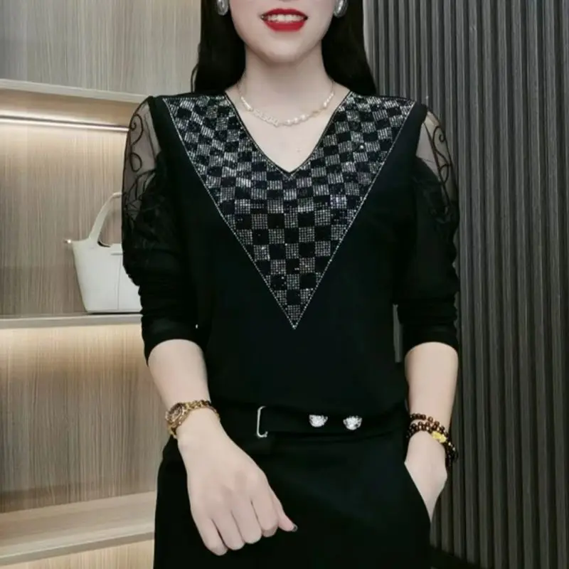 Fashionable V-Neck Diamonds Spliced Tops Women's Clothing 2023 Korean All-match Long Sleeve Loose Pullovers T-shirt for Female