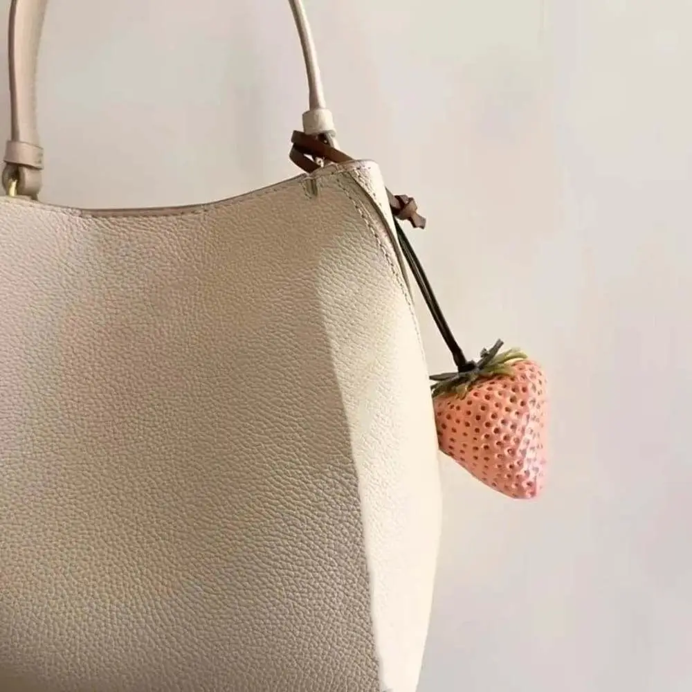 

Creative Waterproof Strawberry Key Ring 3D Elegant Versatile Bag Charm Vivid Handmade Red Resin Fruit Pendant Gift