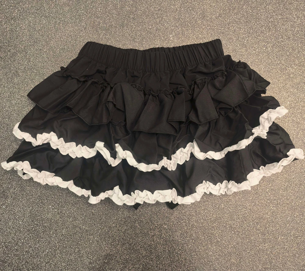 Damen Miniröcke mit Stufenvolants, Lolita-Stil, Eingebaute Shorts, Kawaii Sukapan Skort, Gothic Punk Coquette Y2K E-Girl Schwarzes Spitzenkleid – Detail 15