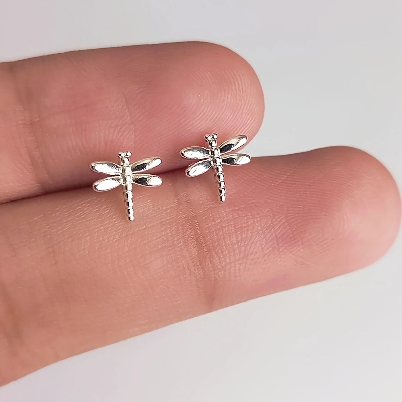 New Personalized and Creative Dragonfly Women's Earrings, Fashionable and Simple Design, Daily Versatile Accessories and Gifts