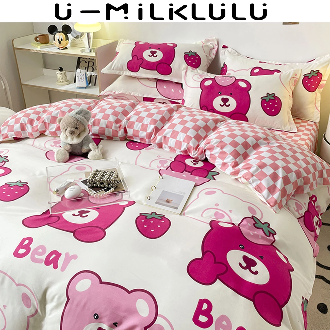 

Strawberry Bear Cartoon Comforter Queen King Bedding Set Bed Sheets and Pillowcases Luxury Simple Pink Checked Duvet Cover Set