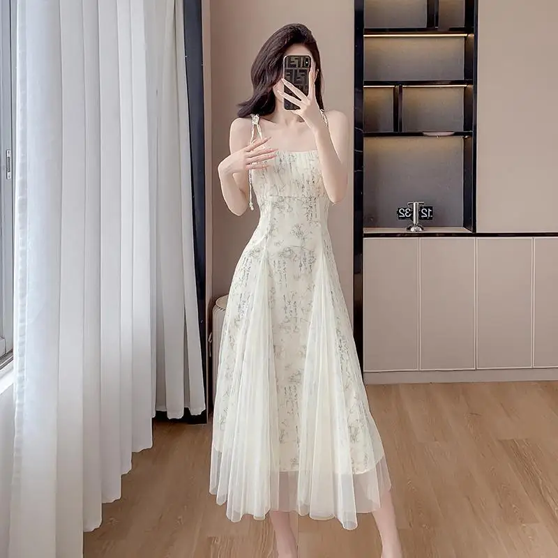 Novo vestido feminino com suspensórios e emenda de malha fluida com pintura de paisagem