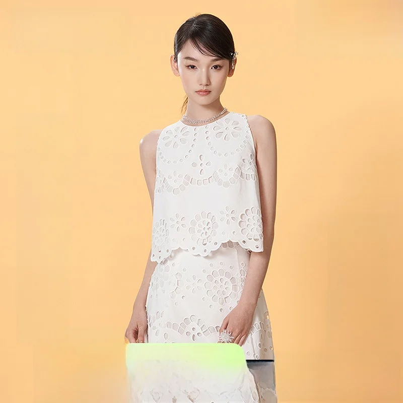 

Caroline Summer 2025 Fre Embroidered Hollow out round Ne Svel Top Women's Loose Fit irt ECRFBC0