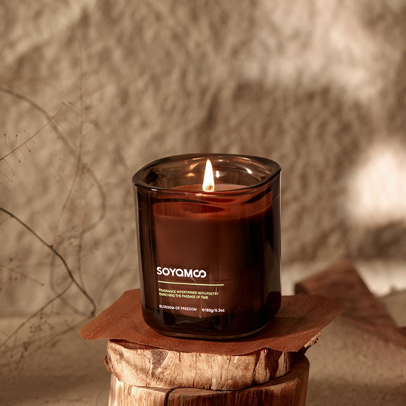 

Luxurious Aromatherapy Candle with Long-Lasting Fragrance for Atmosphere Setting and Bedroom Décor