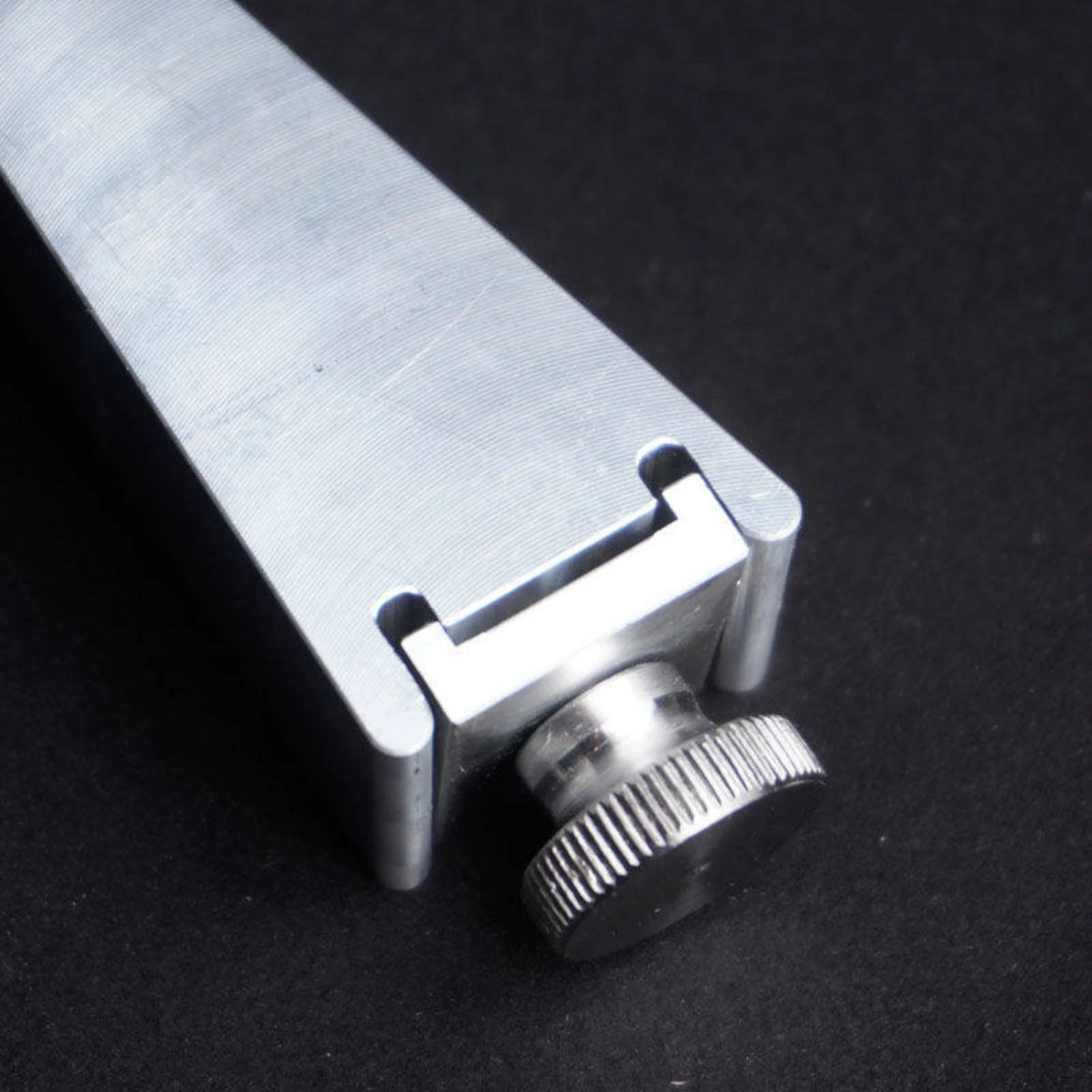 Aluminum Sanding Holder Easy Grip Knob Sanding Block Clamp Manual Polishing Jig Stable Support Hand Sander for Workshop