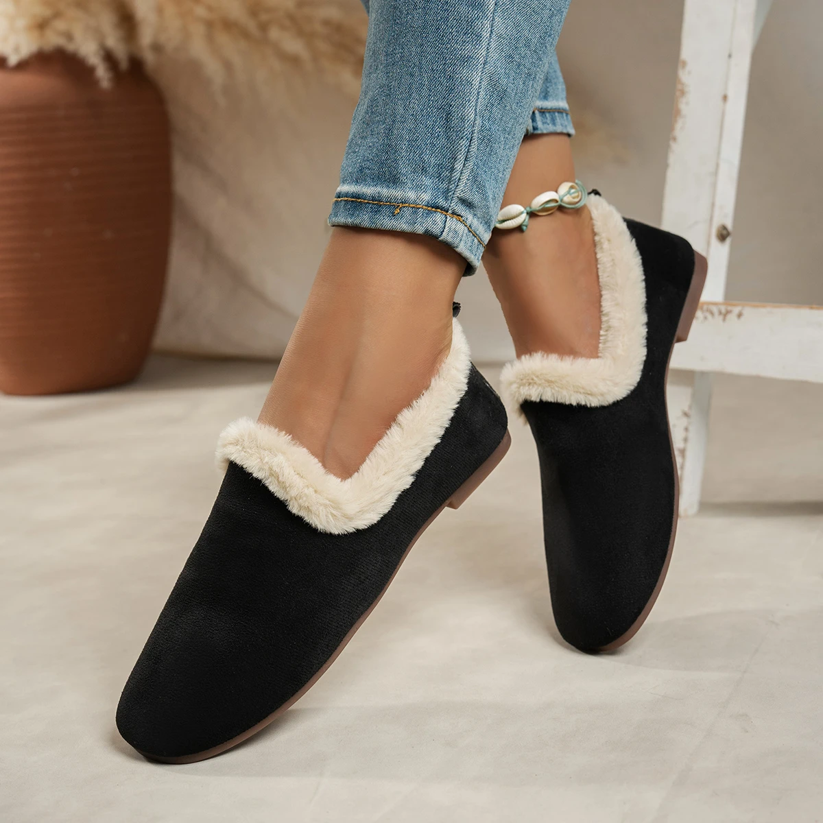 Damen-Winter-Flachschuhe mit pelziger Verzierung, Wildleder, warm gefüttert, Slip-On-Loafer, lässige Mokassins mit niedrigem Absatz für den täglichen Gebrauch.