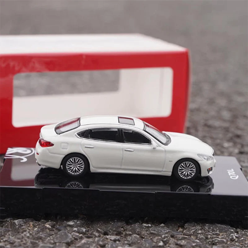 

1:64 Scale Infiniti Q70L Simulation Alloy Car Model Static Display Collectible Toy Gift Souvenir Decoration