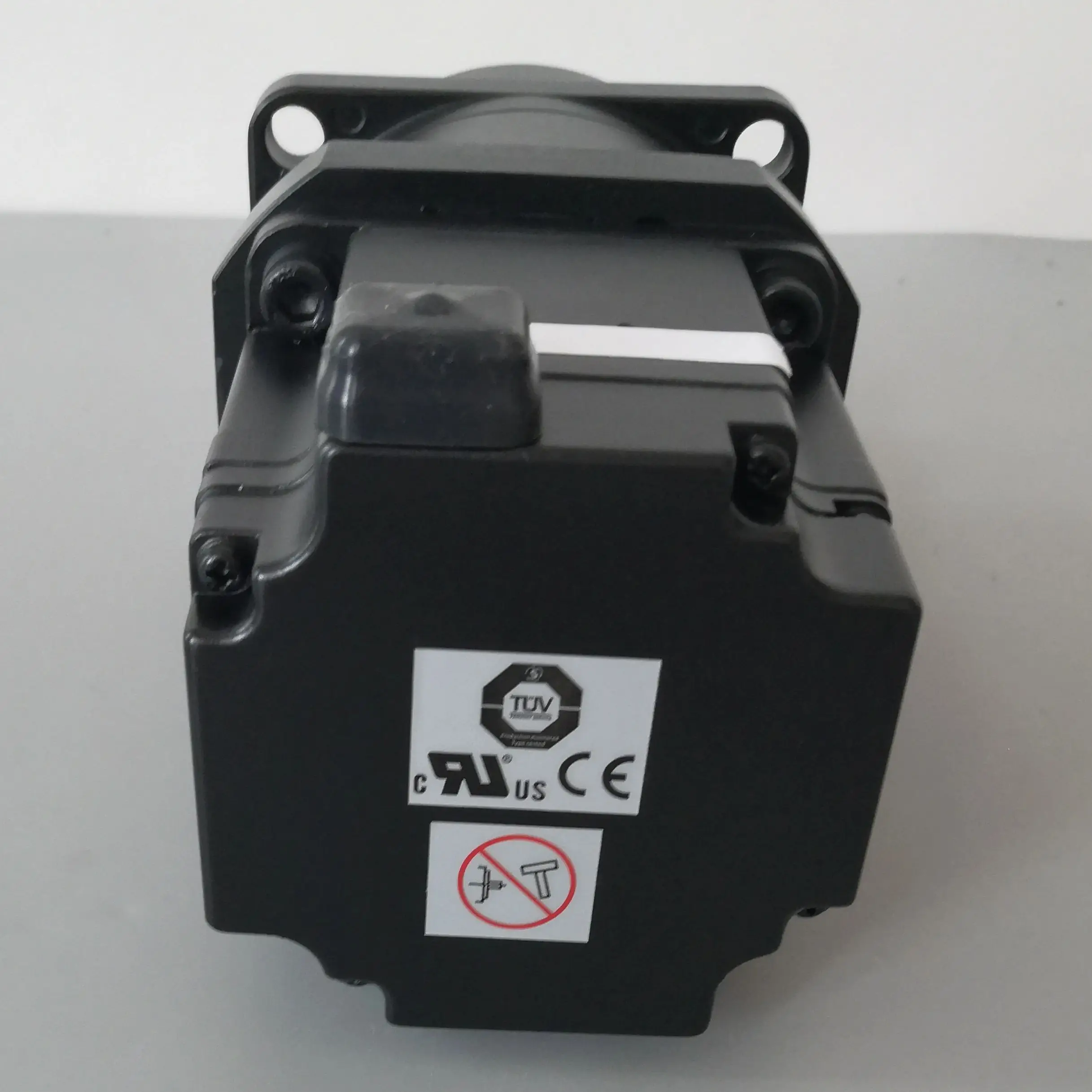 

SGMPS-04ACAH121 Brand New Servo Motor，Fast shipping，SGMPS 04ACAH121