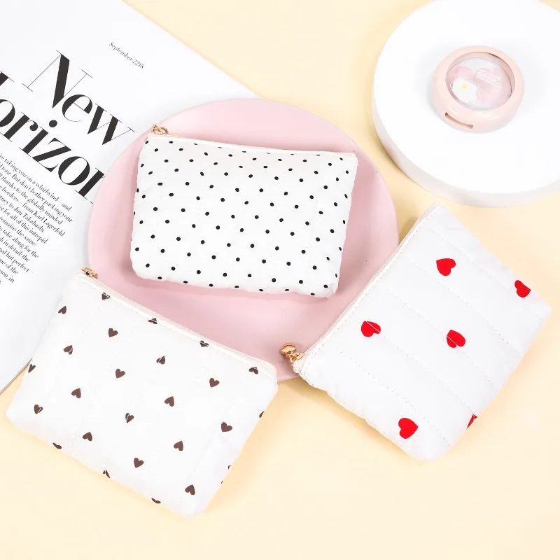 

Новинка 2025 года, многофункциональный мини-кошелек Heart Tech Pouch для AirPods Ins, эстетический органайзер для губной помады, чехол с защитой от царапин и брелком