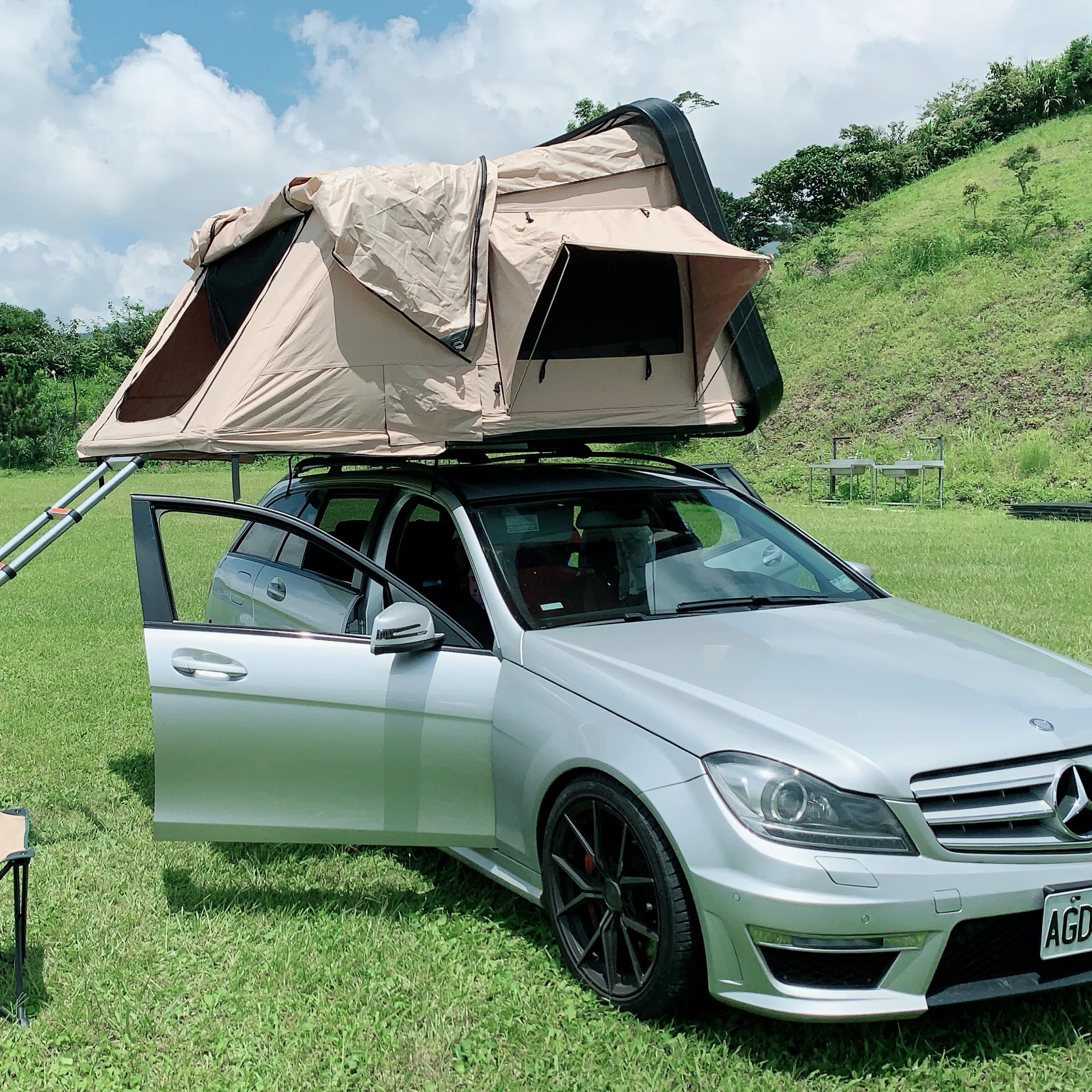 

Popular Camping Canvas Folding hard shell roof top tent Easy Set up Outdoor Camping Auto Car Rooftop Tent with camper ladder