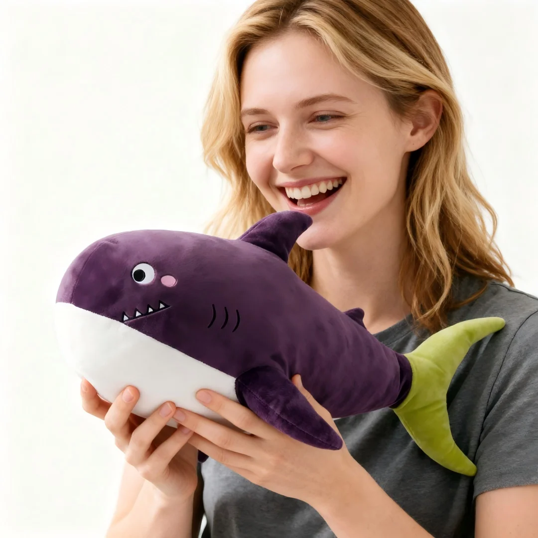 

Мягкая плюшевая игрушка-акула 40 см, милый фиолетовый дизайн, для детей, мальчиков и девочек, подарок на день рождения, декор для дома, игрушка-обнимашка для детской комнаты