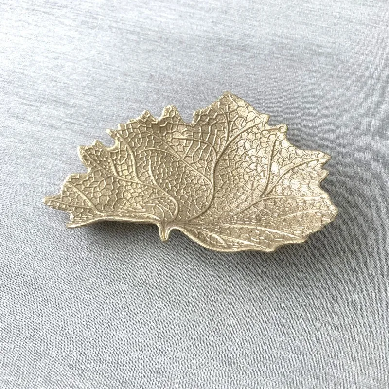 

Light Luxury Creative Brushed All-copper Fruit Plate, Soft Decoration Restaurant Leaf Fruit Plate