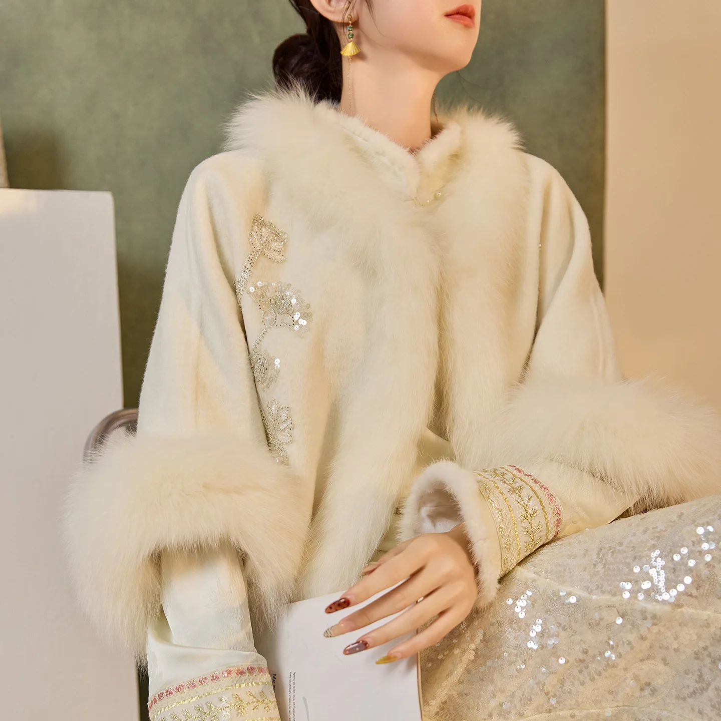 UMI MAO New Winter Fashionable Chinese Style Design Woolen Coat for Women with Fox Fur Trim Versatile Short Coat
