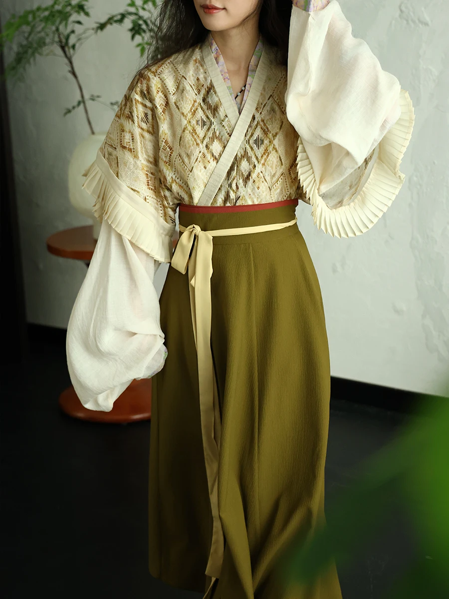 

Chen Ai Huan【Dongkou】New Arrival Jin Jiao Collar Improved Hanfu Daily Commute Comfortable Small Size 2 Silk Blend