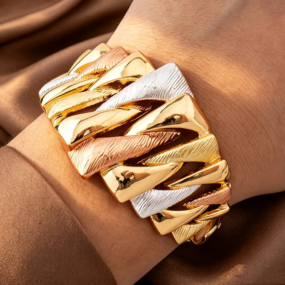 Damen-Armreif- und Ringset mit auffälligem, massivem, offenem Design, vergoldet und versilbert, mit geometrischer Textur, Statement-Schmuck für den Alltag, Partys und als Geschenk – Detail 2