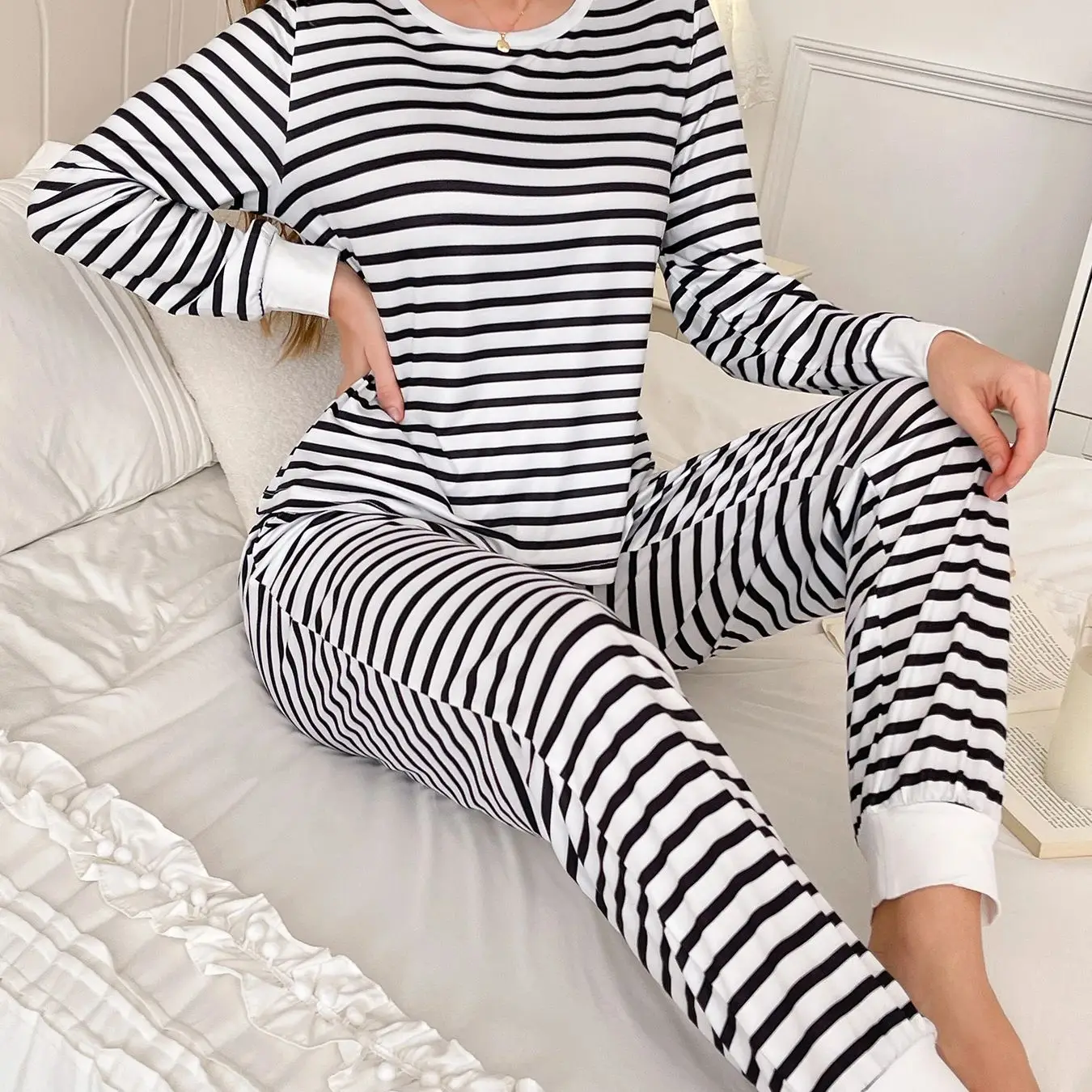 Ladies' black and white striped home set, long sleeved top, long pants, pajamas can be worn outside, casual two-piece set