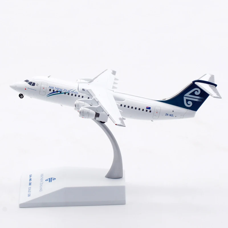 JC Wings 1:200 Scale BAe-146-300 ZK-NZL Aircraft Model Diecast Alloy Static Display Classics Souvenir Collection Toys Gifts