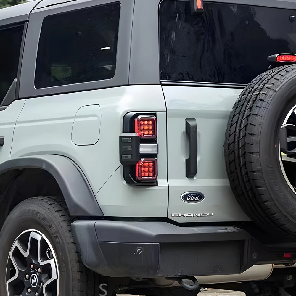 

Автомобильные фары для Ford Bronco 2021-2025, светодиодные автоматические задние фонари в сборе, обновленный эффект запуска, подсветка, стиль заднего стоп-сигнала