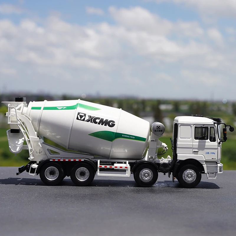 

Collectible Diecast Model 1:35 Scale XCMG Schwing V7 8X4 Concrete Mixer Truck Vehicle Engineering Machinery Alloy Model Toy Gift