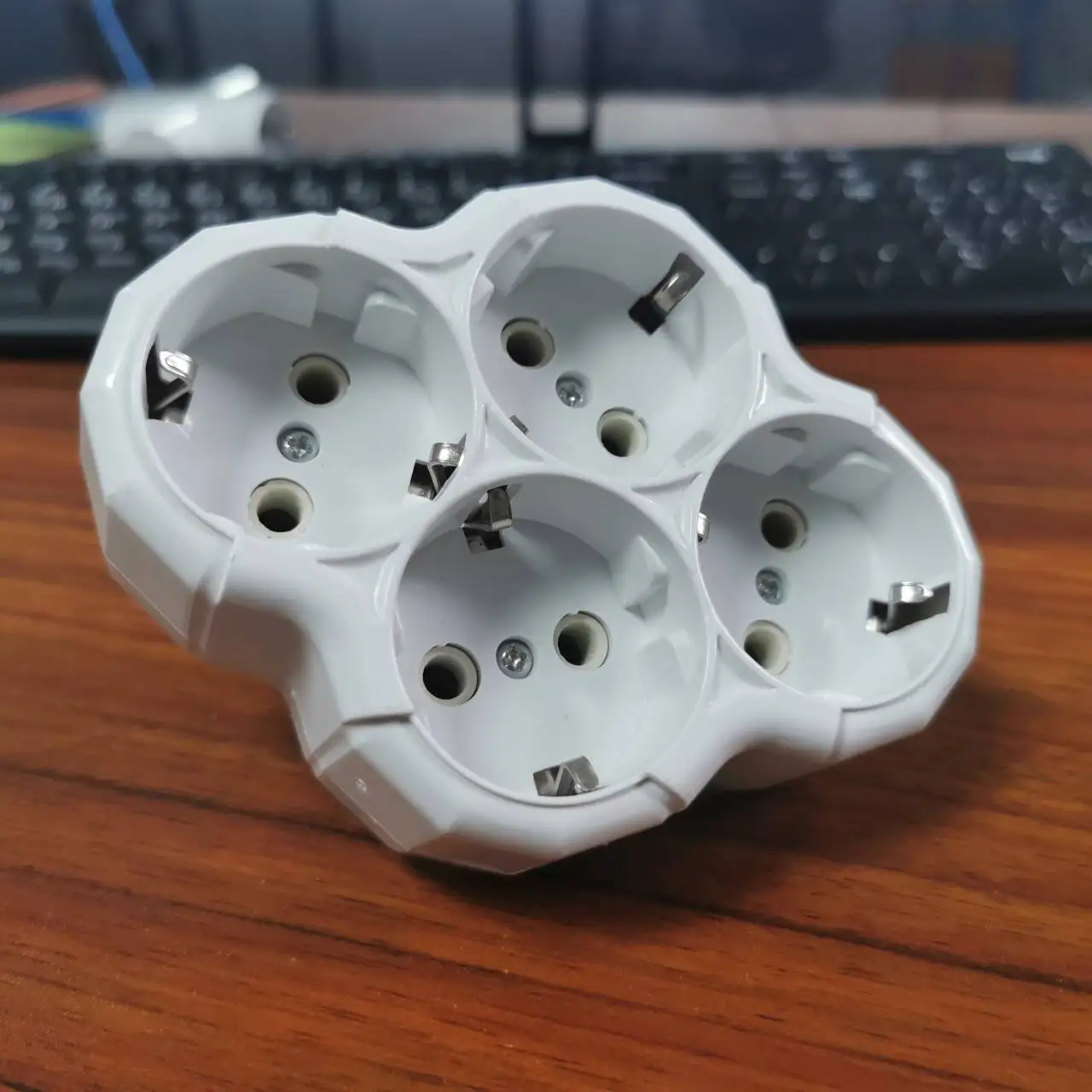 1 Pcs 16A MAX 250V 3600W Conversion Socket Wall Socket European Socket Power Supplies AC / DC Adapters Conversion Socket