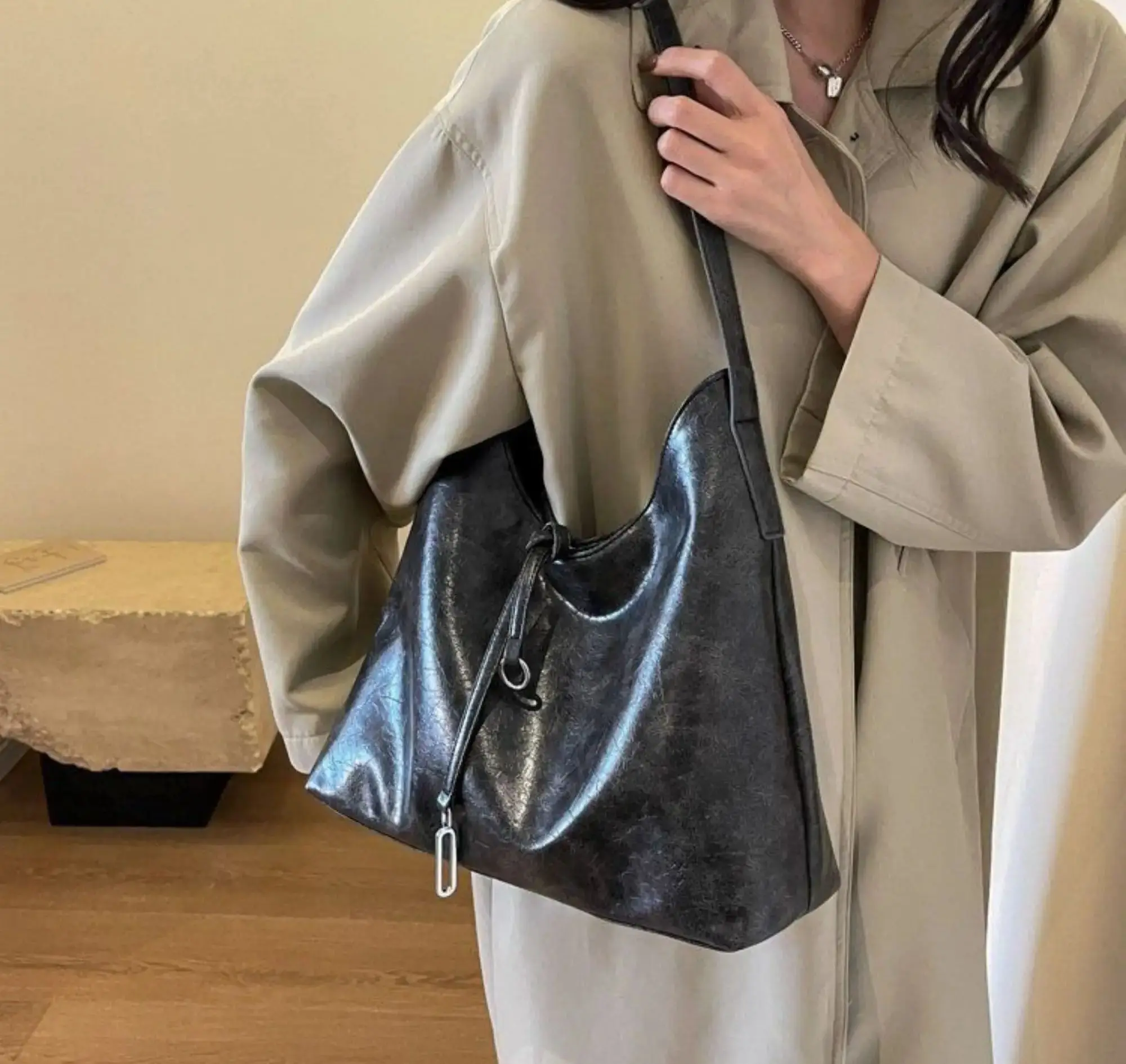 Sac à Main Bergame CommPiedmont, à la Mode et Polyvalent, Style Paresseux Sous les Bras, Fourre-Tout de Grande Capacité, Nouvelle Collection Automne Hiver 2024