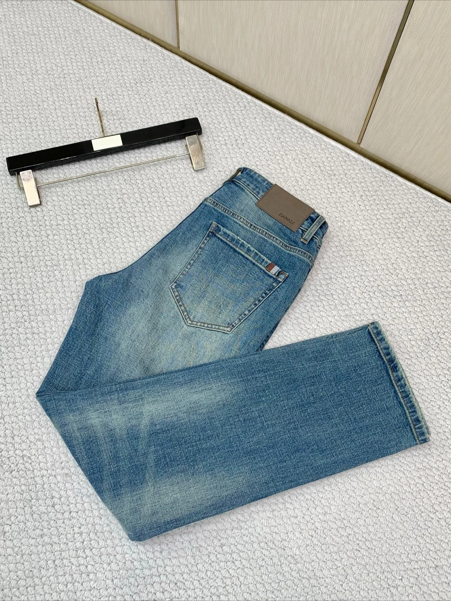 Italian CA embossed letter washed jeans