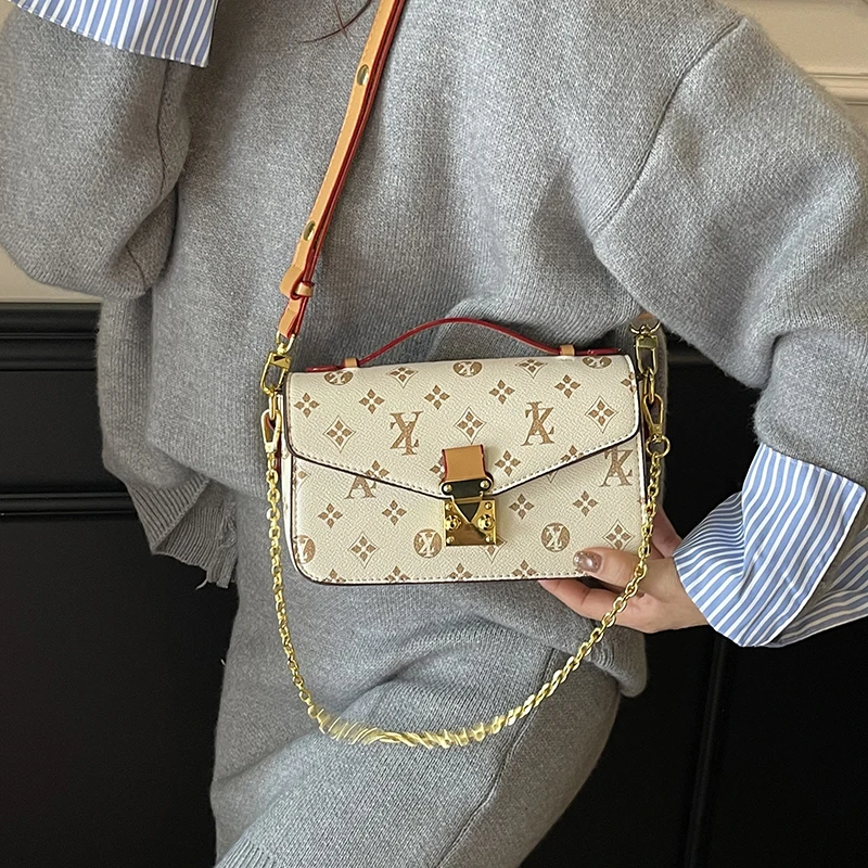 

Stylish Simple Leather Shopper Bag For Women Featuring Crossbody Strap And Trendy Vintage Fashion