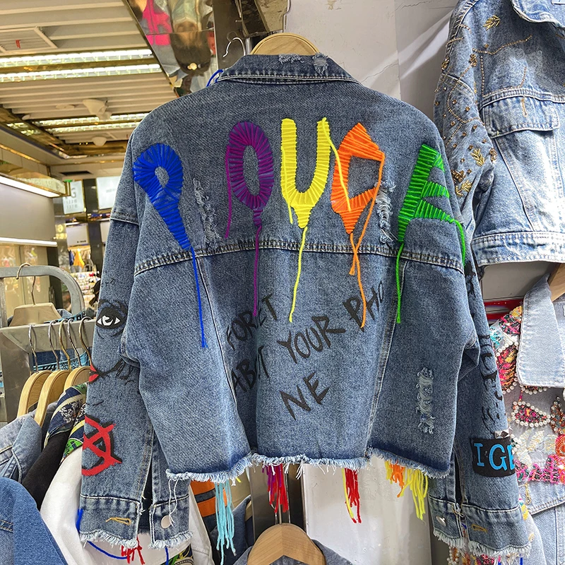 Streetwear Fashion Rivet Letter Graffiti Denim Jacket Women Loose Short Cowboy Outwear Holes Big Pocket Denim Jacket Coat Female