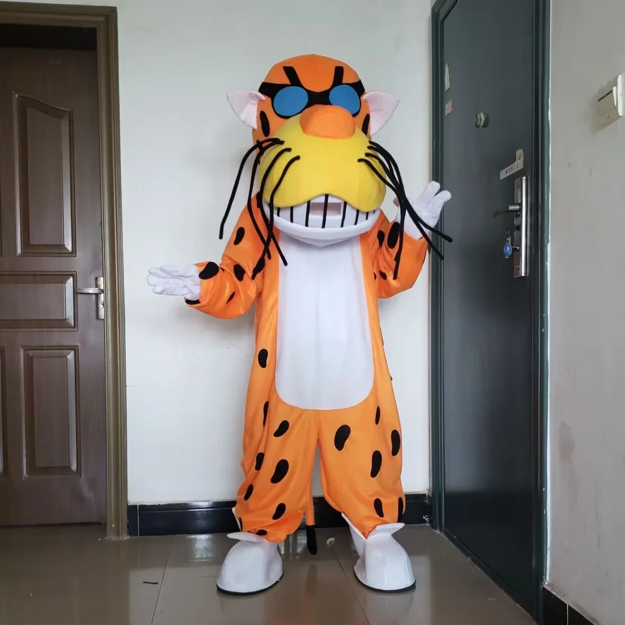 

Snow Leopard Brown Panther Mascot Costume Full Set Fancy Outfits Animal Cosplay Suits Halloween Carnival Party Props Accessories