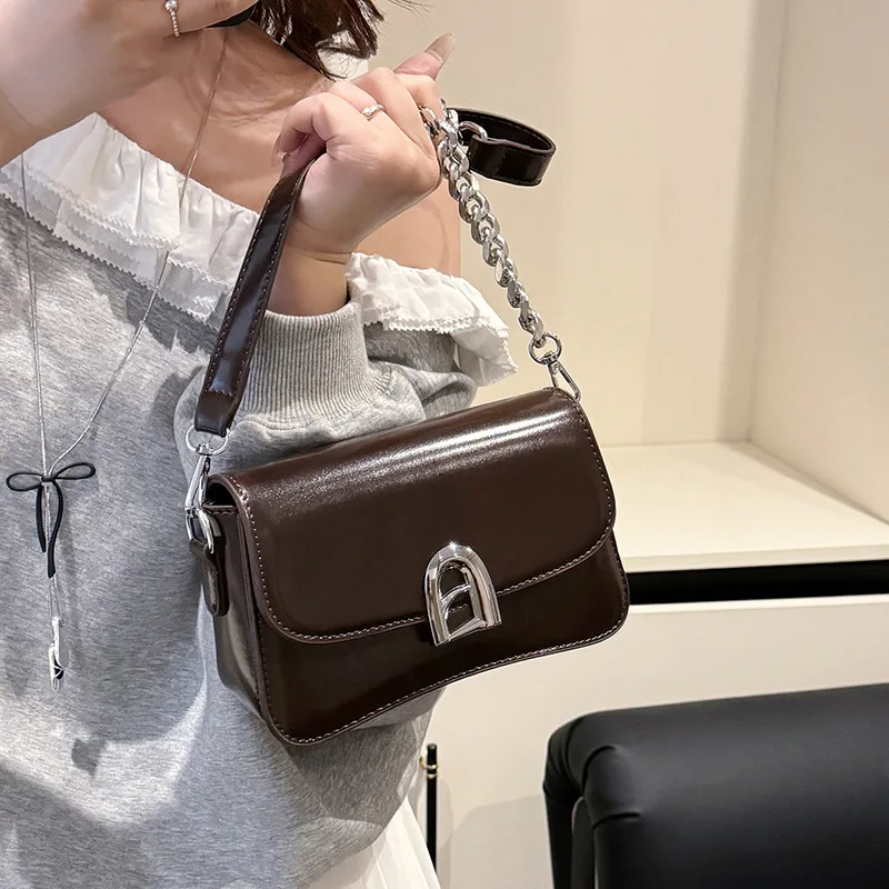 

Women's Messenger Bag of The Season, New Retro Underarm Shoulder Bag,trendy and Fashionable Versatile Commuter Small Square Bag