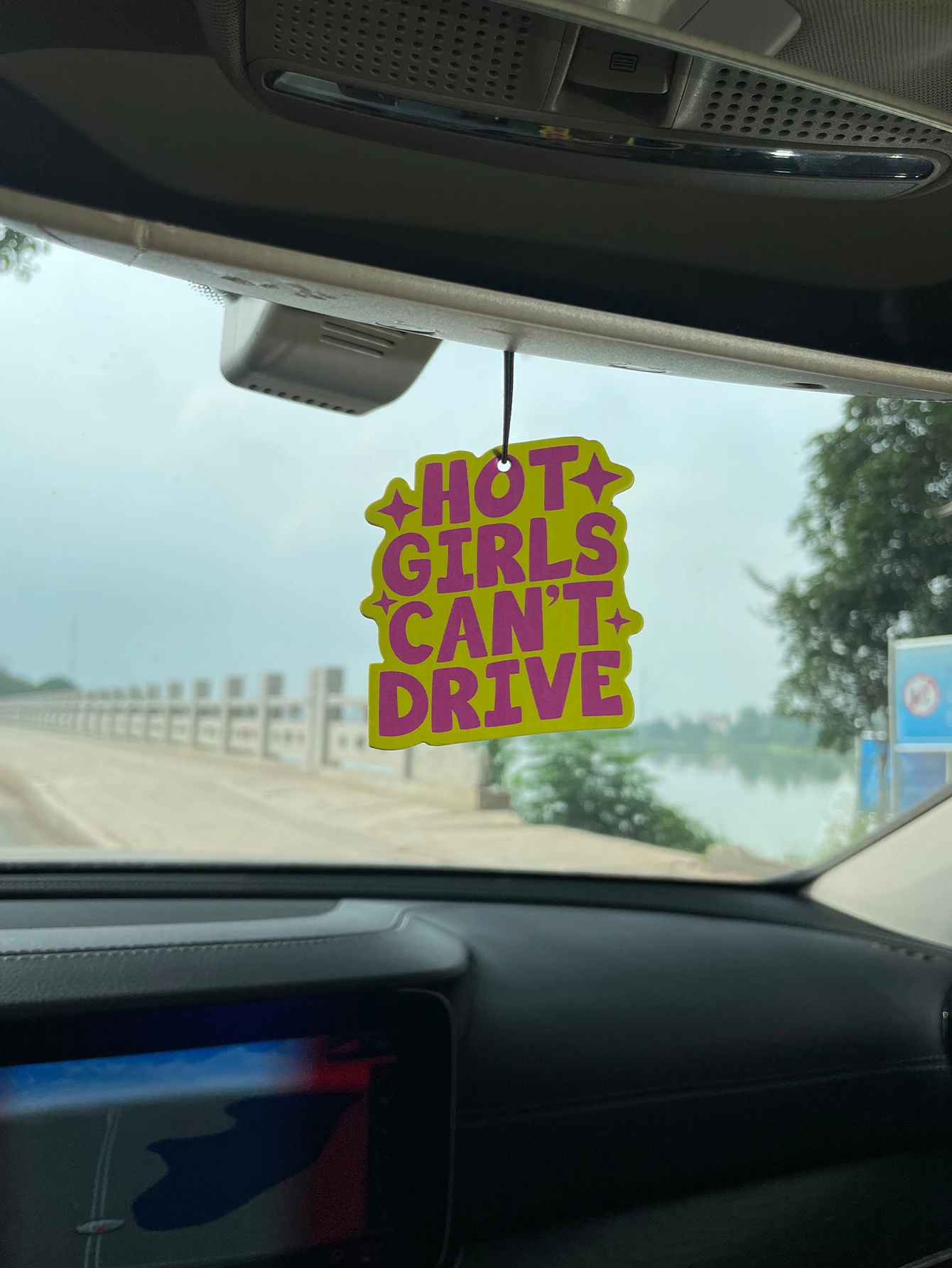 パターン/フリージアフレッシュセント五つ星ニュートラルカーパ - Car Accessories Juicy Couture のレビューと価格